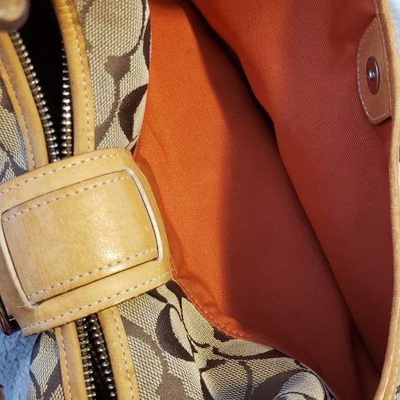 Vintage Coach Authentic Meduim Sized Handbag - Picture 3 of 5